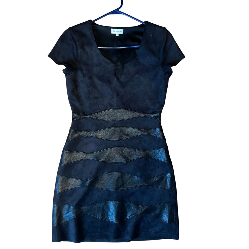 Liberty Garden Black Short Sleeve V-Neck Striped Dress Snake Skin Dress Size XS